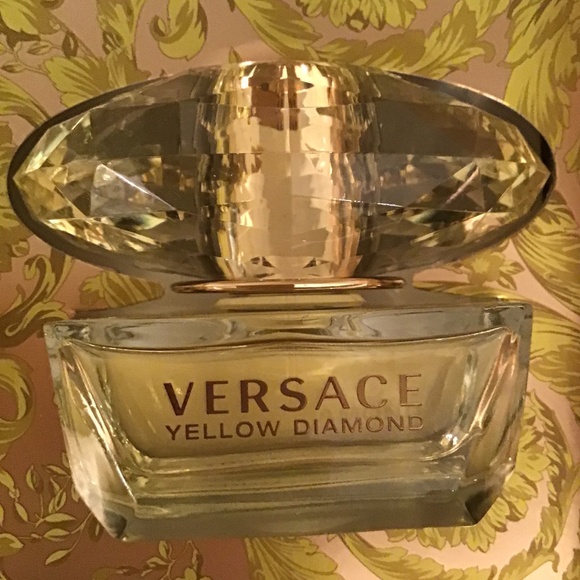VERSACE Yellow Diamond 3pcs fragrance set with perfumed shower gel + body lotion - Picture 8 of 10